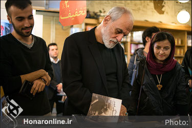 کتاب‌گردی هنرمندان و فرهنگیان در نشر ثالث و چشمه