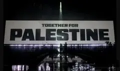 با هم برای فلسطین؛ ده‌ها چهره مشهور بریتانیایی روی صحنه رفتند