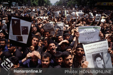 تشییع‌ امام خمینی (ره) به‌ روایت عکاس فرانسوی