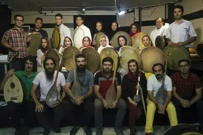 گروه موسیقی دل آسا روی صحنه می رود