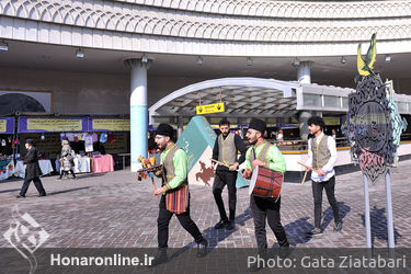 اجرای نمایش‌ خیابانی «تکم» در چهل و یکمین جشنواره بین‌المللی تئاتر فجر در ایوان انتظار ولی‌عصر«عج»