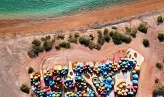 رونمایی از نامزدهای نهایی جایزه جشنواره جهانی معماری ۲۰۲۱ | اقامتگاه رنگی و پرماجرای جزیره هرمز جایزه می‌برد؟