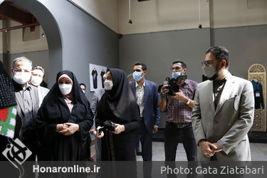 بازدید معاون امور هنری وزارت فرهنگ و ارشاد اسلامی از نمایشگاه لباس عاشورایی
