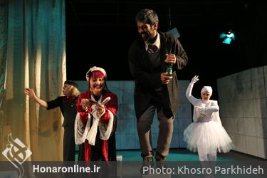 اجرای نمایش "تنهایی پر هیاهو" در سالن استاد سمندریان