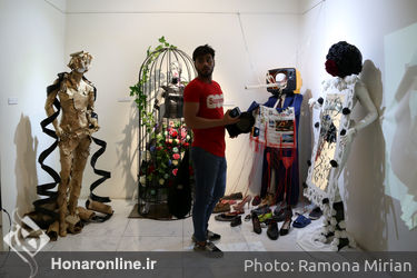 نمایشگاه لباس‌های مفهومی "رو به تهران من" در گالری مستقل تهران