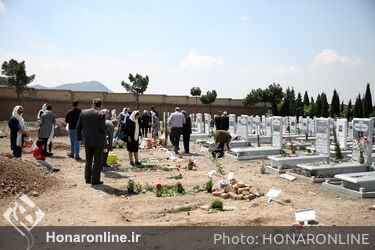 جشن فروردينگان در آرامگاه زرتشتيان تهران