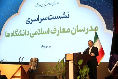 فرهنگ در انقلاب اسلامی مسئله اصلی است/ کار اصلی دشمن ایجاد سستی، احساس پشیمانی از گذشته و ناامیدی از آینده است