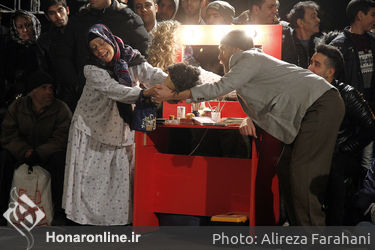 نمایش های خیابانی روز پنجم جشنواره تئاتر فجر