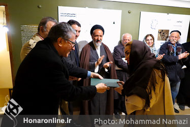 مراسم اهدای لوح به شرکت کنندگان نمایشگاه آینه دار دوران