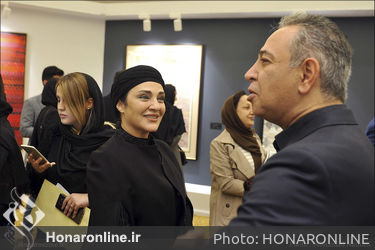 بازدید هنرمندان از آثار دهمین حراج تهران