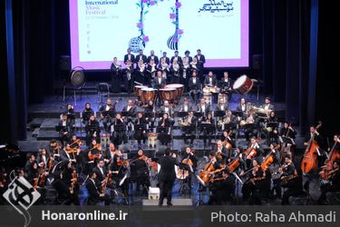 اجرای ارکستر صدا وسیما در سومین شب جشنواره موسیقی فجر
