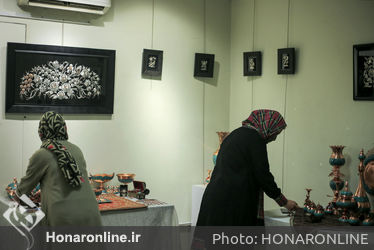 نمایشگاه تخصصی فیروزه‌کوبی و قلم‌زنی مس در گالری انتظامی
