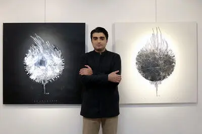 نمایشگاهی بر اساس فلسفه اشراق / تصویر زن فرامادی در "هورخش" / محسن کرمی : هنر اصیل سیاه‌وسفید است
