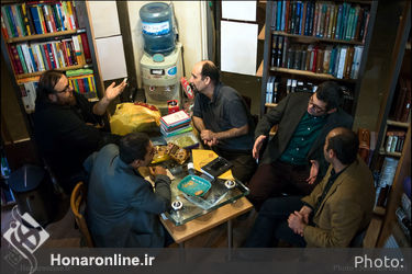 کتاب‌گردی هنرمندان و فرهنگیان در نشر ثالث و چشمه