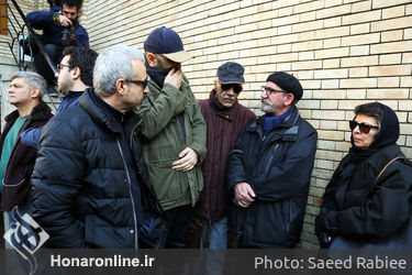 تشییع پیکر دنیا فنی زاده‎ از مقابل خانه سینما