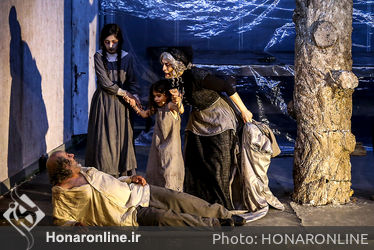 نمایش "جنایات و مکافات" در تالار وحدت