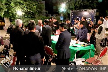 آیین کتابت فرازهایی از قرآن توسط خوشنویسان شیرازی در "مشق شب قدر"