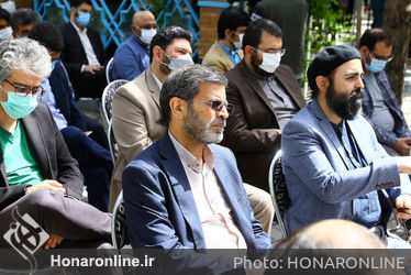آغاز هفته هنر انقلاب با ادای احترام به مقام شهدا و تجدید پیمان با آرمان‌های امام خمینی(ره)