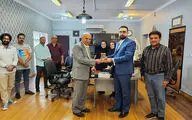 اهدای نشان رادیو به خلبان جانباز/ ویزای کانادا دارم اما ...
