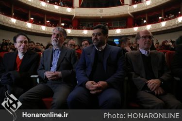 ارکستر سمفونیک تهران با رهبری مهمان نصیر حیدریان در سی و پنجمین جشنواره موسیقی فجر