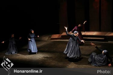نمايش "پنهان خانه پنج در" در تالار مولوی