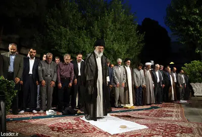 The Leader: Satirize sword dance of modern ignorance