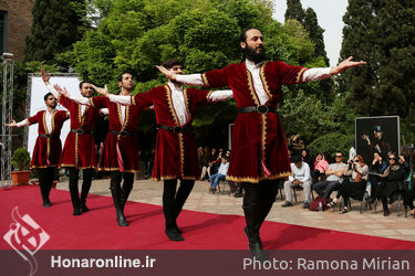 جشن خانه تئاتر در فضای باز خانه هنر مندان