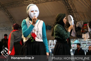 اولین روز اجرای خیابانی سی وهفتمین جشنواره بین المللی تئاتر فجر در تئاتر شهر