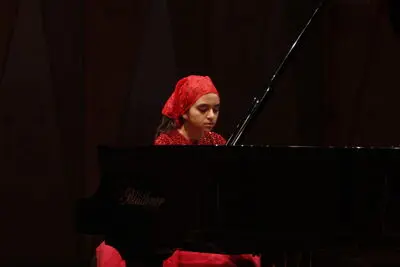 بورسیه، ضبط اثر و تک‌نوازی با ارکستر سمفونیک برای برگزیدگان جشنواره موسیقی جوان