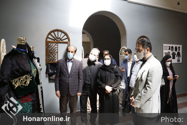 بازدید معاون امور هنری وزارت فرهنگ و ارشاد اسلامی از نمایشگاه لباس عاشورایی