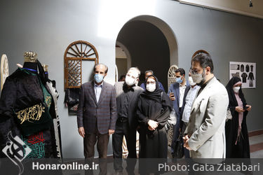 بازدید معاون امور هنری وزارت فرهنگ و ارشاد اسلامی از نمایشگاه لباس عاشورایی