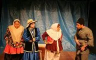 سه زن قاجاری سوار بر زورقی در دریا / روایت علی برجی از نمایش 