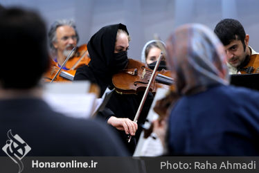 تمرین امروز ارکستر سمفونیک تهران به رهبری نصیر حیدریان، رهبر دائم این ارکستر در تالار دهلوی اول آبان ماه ۱۴۰۱