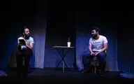 یک کمیک نمایی متناقض / نمایش 