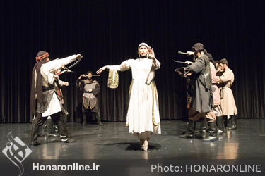 نمایش "دمی در بازار هیزم فروشان" در برج آزادی