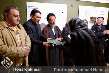 مراسم اهدای لوح به شرکت کنندگان نمایشگاه آینه دار دوران