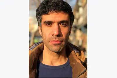 تقابل علاقمندان به فیلم‌های خشن و فانتزی / روایت علیرضا بختیاری از نمایش "صورت چرمی" 