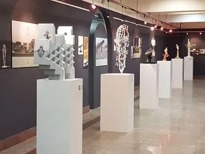 نمادهایی برای زیبایی و تفکر در شهر / نگاهی به آثار ششمین دوسالانه مجسمه‌های شهری تهران 