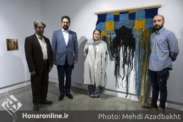 بازدید سیدمحمد مجتبی حسینی از نمایشگاه فریبا بروفر