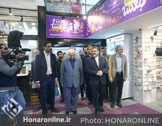 کتابگردی وزیر فرهنگ همزمان با هفته کتاب
