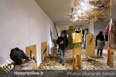 نمایش لباس‌های شقایق عربی به همراه چیدانی از فریدون آو در گالری اردی‌بهشت