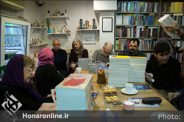کتاب‌گردی هنرمندان و فرهنگیان در نشر مرکز2