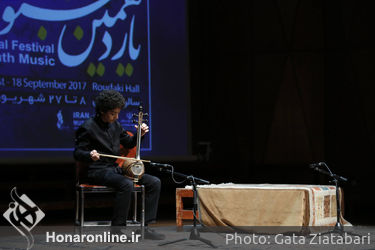 کمانچه نوازی در چهارمین روز از جشنواره ملی موسیقی جوان در تالار رودکی