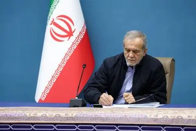 پزشکیان: نمایشگاه کتاب نشانه زنده بودن اندیشه و پویایی فرهنگ است