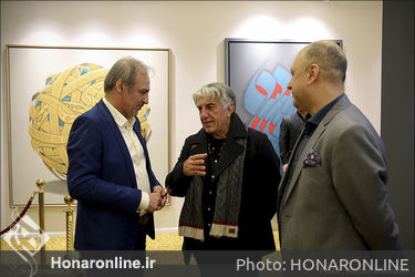 بازدید هنرمندان از آثار دهمین حراج تهران