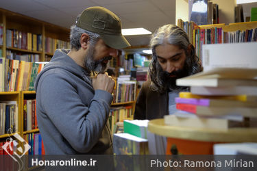 کتابگردی اهالی فرهنگ و هنر در نشر ثالث