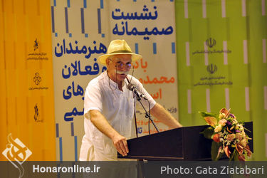 نشست صمیمانه هنرمندان و فعالان هنرهای تجسمی با وزیر فرهنگ و ارشاد اسلامی(2)