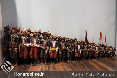 بازدید مرادخانی و جمعی از  اهالی هنر از موزه عروسکی در تالار حافظ