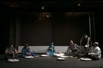 نگاهی گذرا و صرفاً موضوعی به مدیوم نمایش / نگاهی به نمایش "کمیته نان" به نویسندگی و کارگردانی لیلی عاج