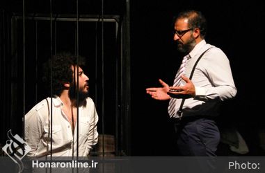 نمایش "دوستان" در تماشاخانه اهورا